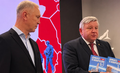 На ТОТ Херсонщині окупанти презентували нові підручники з історії Донбасу і “Новоросії” для школярів