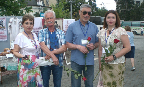Відомий херсонський поет провів зустрічі зі школярами Нової Каховки