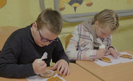У ШПШ «Паросток» діти прикрашали великодні пряники для воїнів ЗСУ