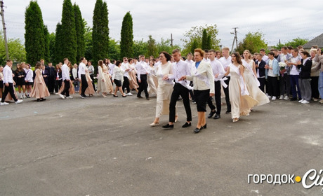 Свято пам’яті, вдячності й прощання: як Городоцький ліцей №2 проводжав своїх випускників
