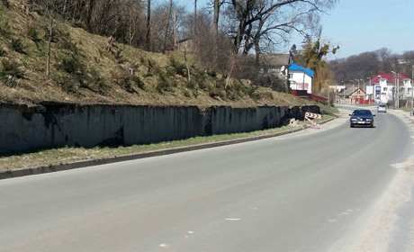 Коли відремонтують підпірну стіну по вулиці  Дубенській у Кременці