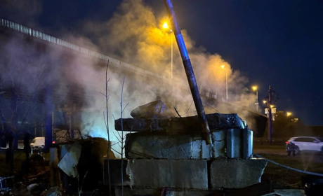 Пожежа під мостом в Авангарді: рятувальники швидко ліквідували займання