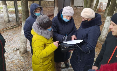 Під міською радою знову зібралися білопільці, обурені високими тарифами