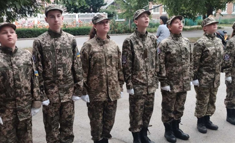 Самодисципліні, згуртованості та патріотизму навчають дітей в рої “Долинські кіборги”