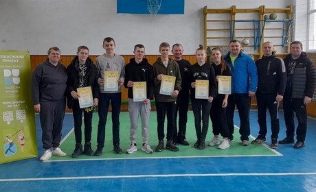 В Озері освітяни провели турнір з настільного тенісу. Хто ж переміг?