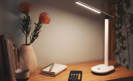 Яку настільну лампу підібрати для робочого простору?