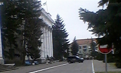 До патріотів. які покинули місто