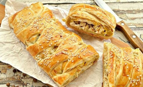Рецепт дня: листковий пиріг із куркою та грибами