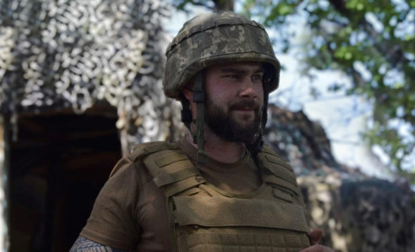 "Цілодобово б’ють з різного озброєння": військовий медик "тридцятки" Андрій