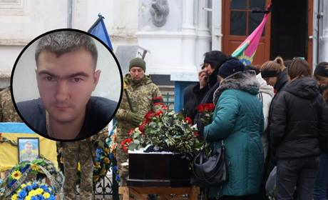 У Глухові попрощалися з воїном Олександром Плаховим, який загинув унаслідок ракетного удару в Сумах