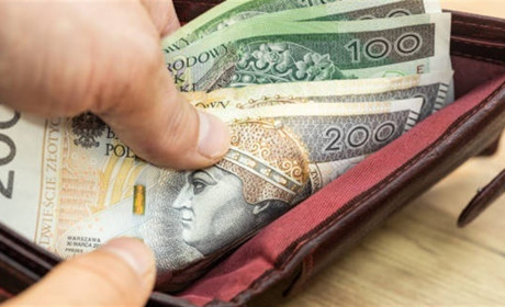 Під час застілля чоловік похизувався, що має при собі 6000 злотих — гроші вкрав товариш по чарці