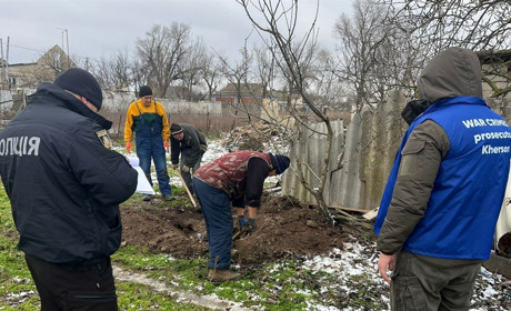 На Херсонщині ексгумували тіла загиблих від обстрілів: люди були поховані на присадибних ділянках