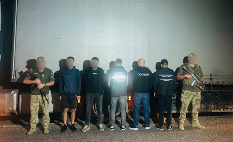 У подвійному дні фури до Молдови: поблизу Маяк викрили схему втечі