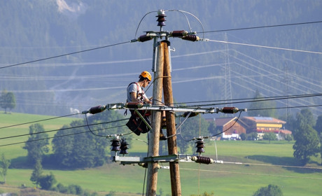 У Сватівському районі триває ремонт електромереж: графік відключень світла на 18 травня