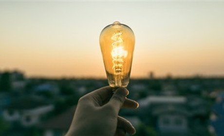 На яких вулицях Сватового та у яких селах району 2 вересня не буде світла: графік відключень