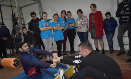Відкрите тренування з мас-рестлінгу в Нижніх Торгаях від головних мас-рестлерів України