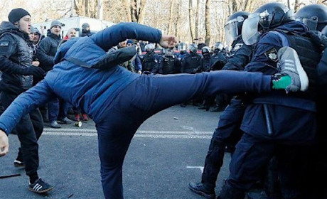 У Рені поліцію побили під наглядом... поліції