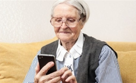 Навесні сватівчани віком 60+ можуть отримати від держави смартфони і пільговий інтернет: подробиці