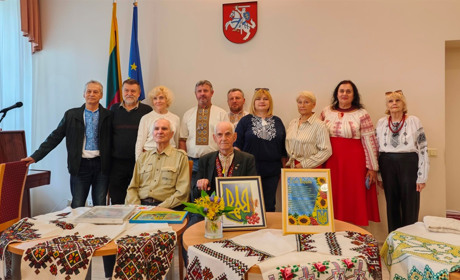 Майстриня з Нової Каховки представила вишиті роботи у Литві