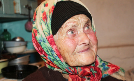 Покинута: не стало чоловіка, не стало й місця для його матері