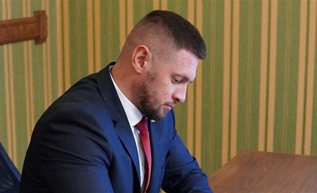 Бердянського депутата-єдинороса окупанти впіймали на підробці цигарок