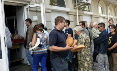 Росіяни довели гуманітарну ситуацію на Луганщині до критичної межі. Аби вижити - місцеві здають кров