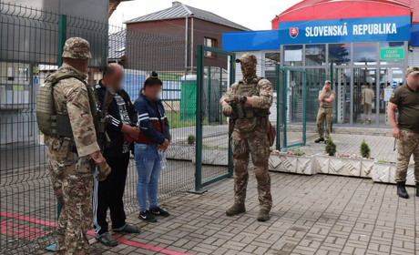 Затримали чоловіка, який за 5 тисяч доларів викупив у матері дитину, щоб продати за кордон