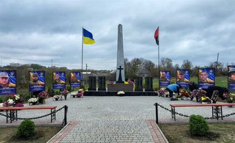 У Клиновому вшанували пам’ять загиблих земляків. Їхні імена тепер увіковічені на Алеї пам'яті