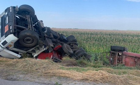 На трасі Суми-Білопілля перекинувся бензовоз: усі люди живі