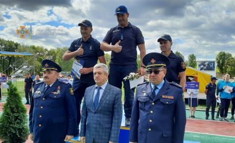 Лозівські рятувальники взяли "срібло" у міжрегіональних змаганнях з пожежно-прикладного спорту