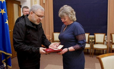 Президент нагородив працівницю Хмельницької АЕС орденом Княгині Ольги