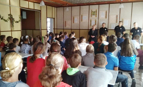 Піщанські школярі спілкувались з дільничними інспекторами поліції