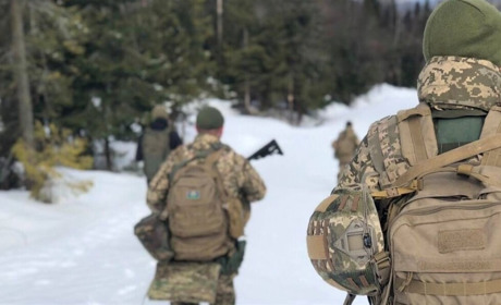 В Україні продовжили воєнний стан, Зеленський відреагував на ракетний удар по Польщі: головні новини
