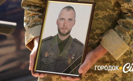 Тепер він охоронятиме родину й Батьківщину з небес. У Городку попрощалися з воїном Павлом Боритою