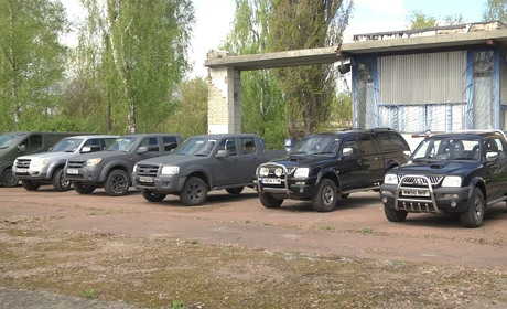 БФ «Нестримні» передав українським військовим велику партію автівок