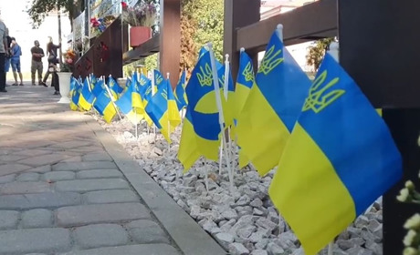 275 «Прапорців Пам’яті»: в Умані волонтери і родини полеглих вшанували загиблих захисників України