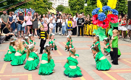 В Барі відбулося свято з нагоди закінчення навчального року: фото, відео