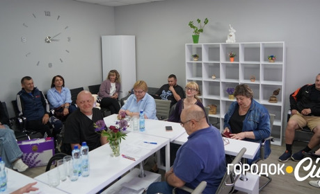 Чи зручний Городок для всіх: у місті перевірили громадські простори
