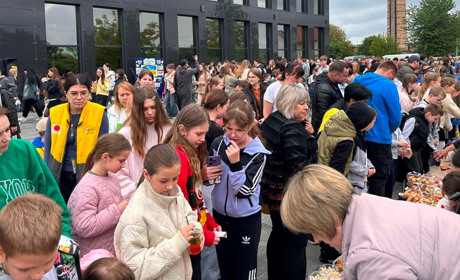 Смаколики заради Перемоги: у Старокостянтинові відбувся благодійний ярмарок на підтримку ЗСУ