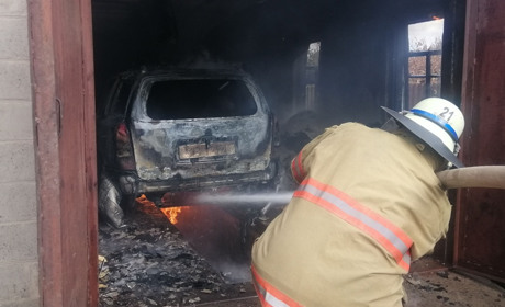 У Пологах в гаражі згоріло авто: дотримуйтесь правил пожежної безпеки