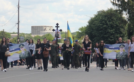 Калинівчани провели в останню путь офіцера Національної гвардії Олександра Глушка