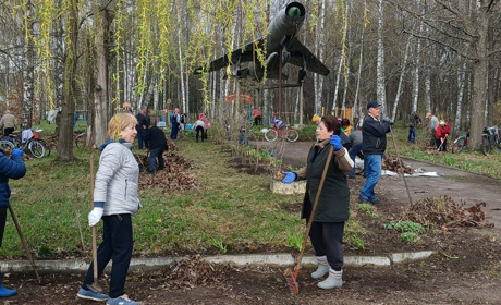 Ветеранське прибирання в Корюківці напередодні Дня довкілля. Зібралося понад сімдесят учасників