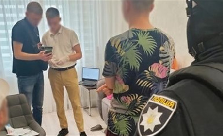 Продавали неіснуючі товари в Інтернеті: поліцейські Чернігівщини викрили групу шахраїв