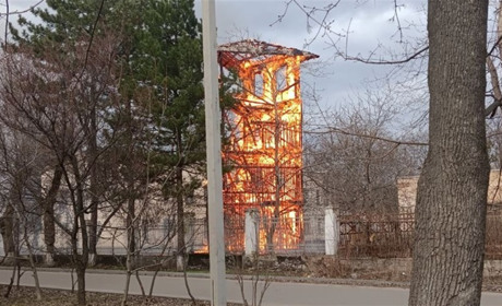 Пожежа у Жовтих Водах: згоріла дерев'яна колишня навчальна вежа (відео)