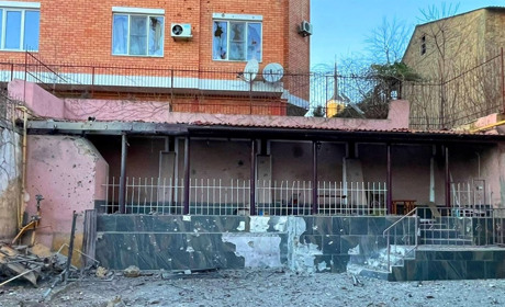 Ворожі обстріли Херсонщини: пошкоджені будинки, автівки та іноземне судно з вантажем (ФОТО)