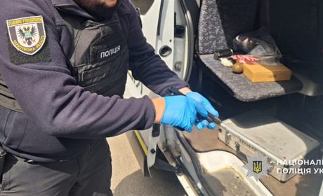 У жителя Вертіївської громади правоохоронці виявили пістолет та гранату із запалом