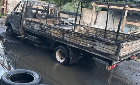 «Розрізали двері та підпалили авто»: у Жовтих Водах повідомили про напад на підприємство