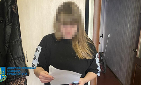 Мешканка Дніпропетровщини ошукала дружину військового на півмільйона гривень