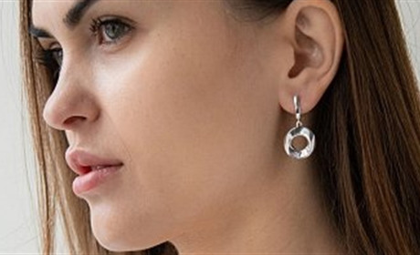 Серьги из серебра – база женственного образа