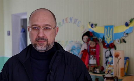 Денис Шмигаль на Чернігівщині відвідав навчальні заклади та лікарню, а також зустрівся з волонтерами